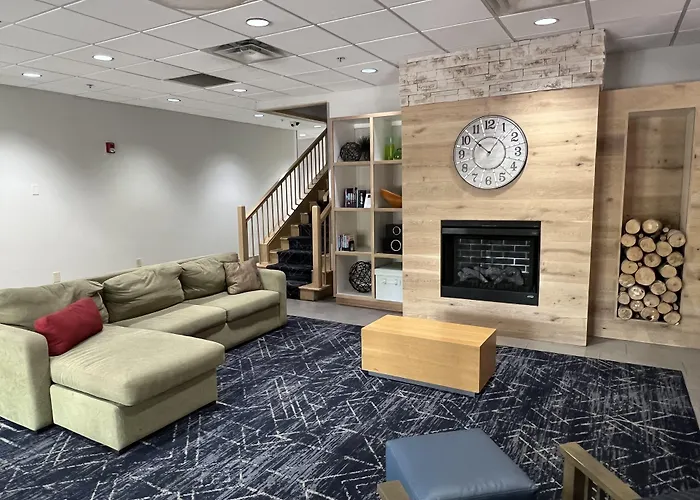 Comfort Inn & Suites Calhoun South