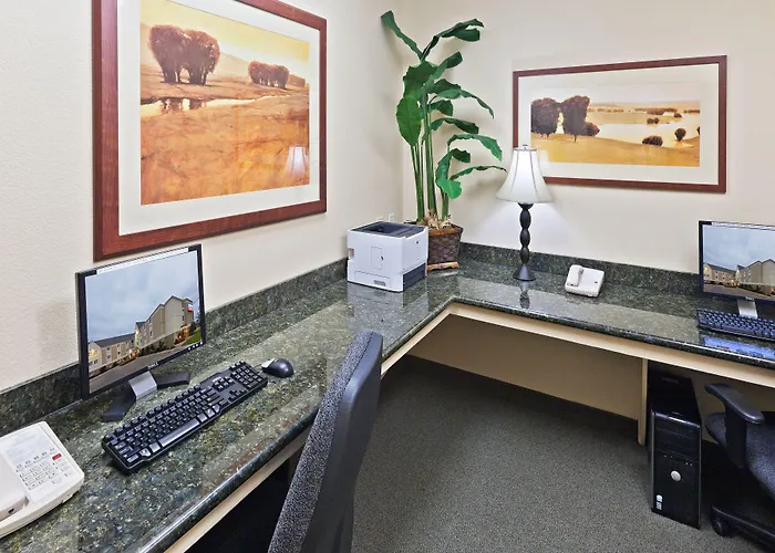 Candlewood Suites At Maurine Street By Ihg