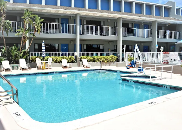 Dockside Inn & Resort
