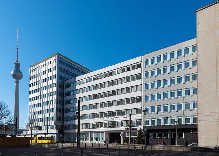 Greet Alexanderplatz
