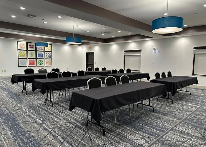 Holiday Inn Express Hotel & Suites Ennis By Ihg