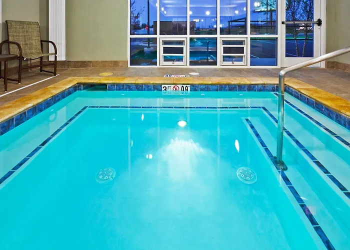 Holiday Inn Express & Suites Springs - Chattanooga By Ihg
