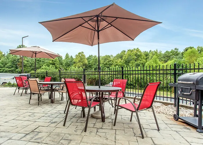 Comfort Suites Clinton Near Presbyterian College