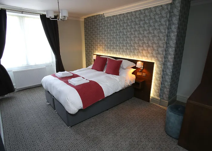 The Queens Head Hotel
