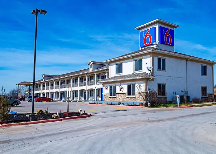 Motel 6-Rhome, Tx