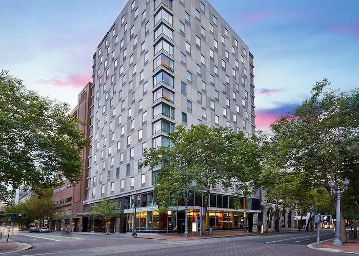Courtyard By Marriott City Center