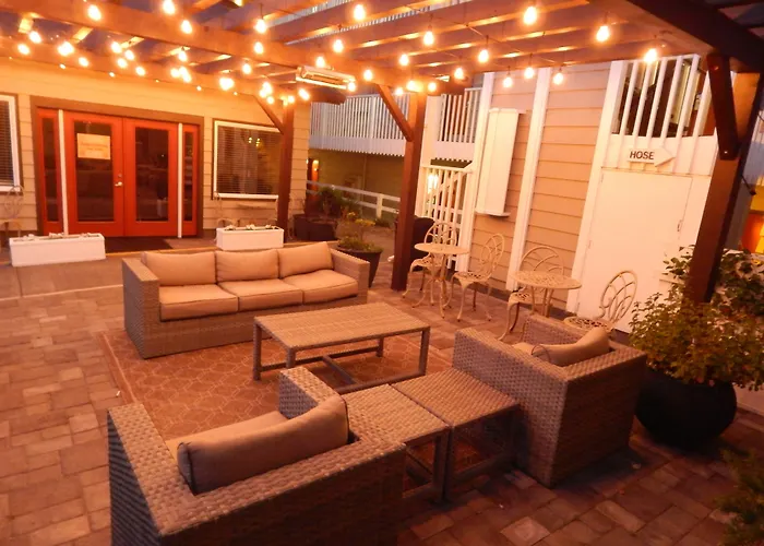 Coho Oceanfront Lodge