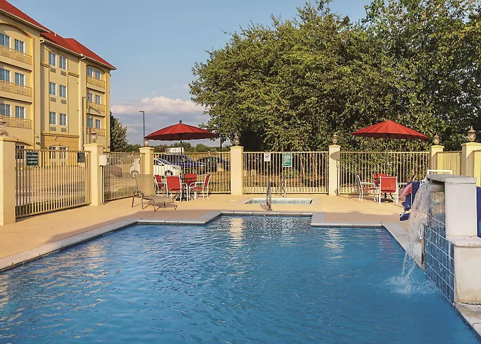 La Quinta Inn & Suites By Wyndham South Dallas - Hutchins