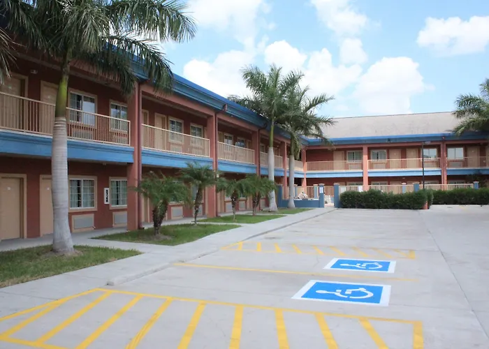 Quality Inn & Suites At The Outlets Mercedes-Weslaco