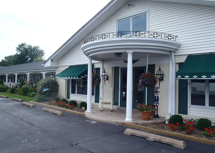 Glass House Inn Erie Near I-90 & I-79