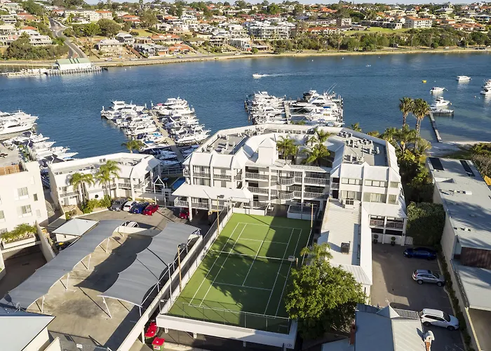 Pier 21 Riverside Apartment Hotel