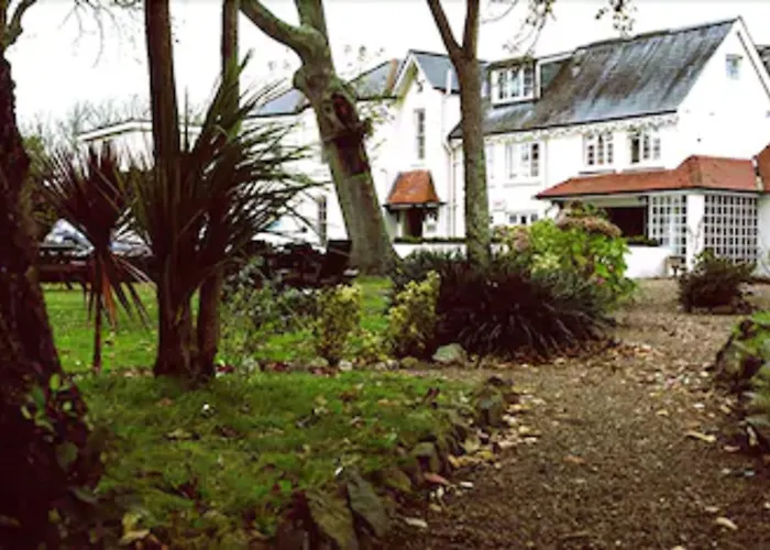 Les Douvres Hotel