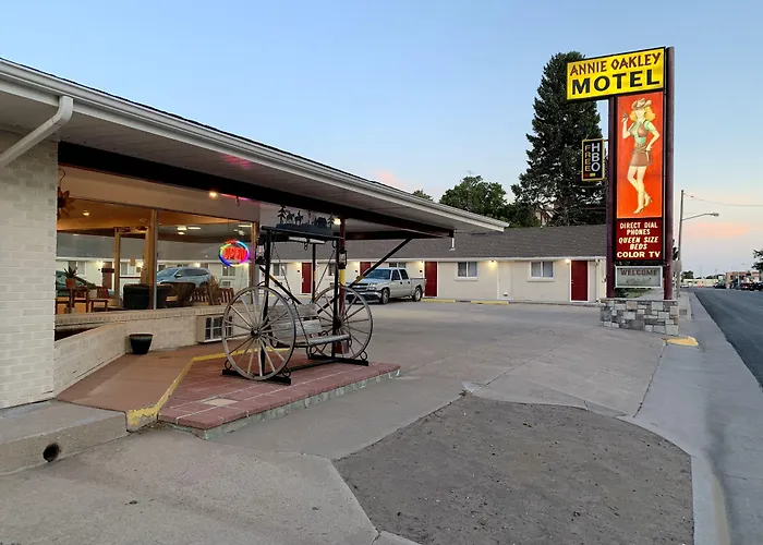Annie Oakley Motel Oakley