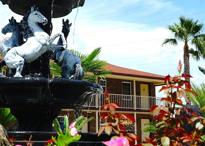 American Inn & Suites - Savannah / Garden City