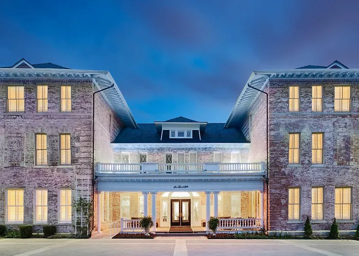 Inn At Carnall Hall