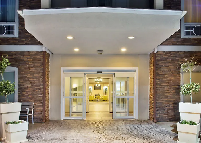 Holiday Inn Express & Suites Alvarado By Ihg