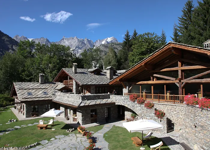 Au Coeur Des Neiges Resort Spa & Free E-Bike Courmayeur