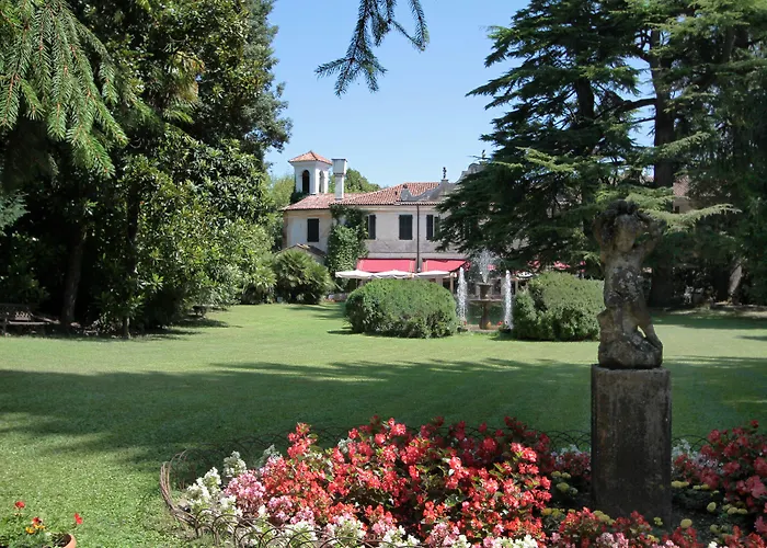 Villa Luppis