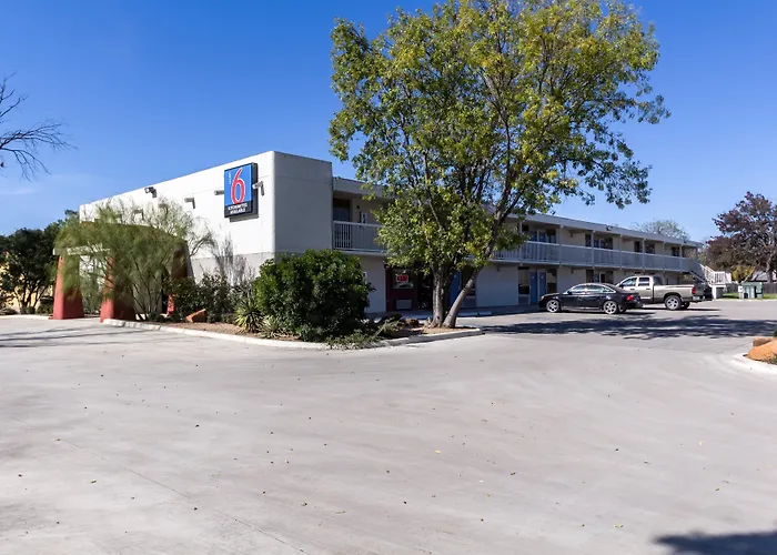 Motel 6-, Tx