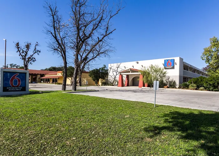 Motel 6-, Tx