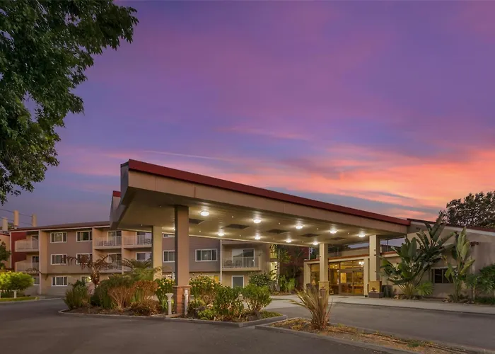 Best Western Plus Garden Court Inn Fremont