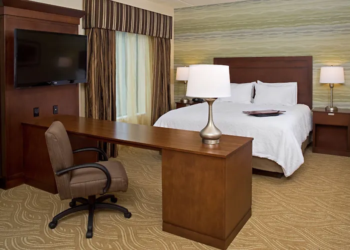 Hampton Inn & Suites Pittsburgh Waterfront West Homestead
