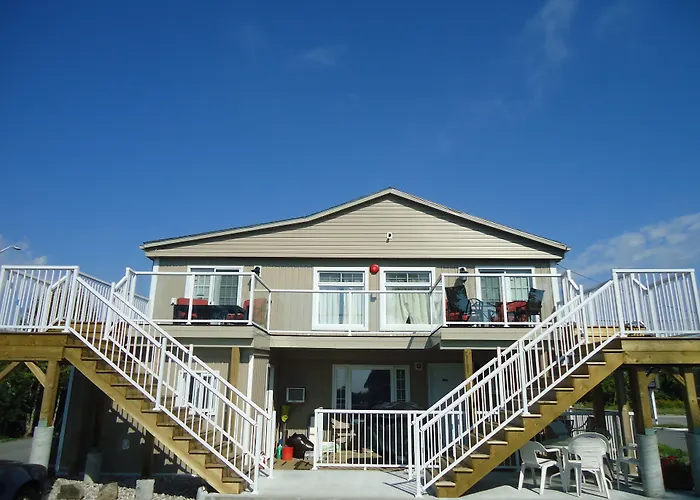 Bayside Inn & Waterfront Suites