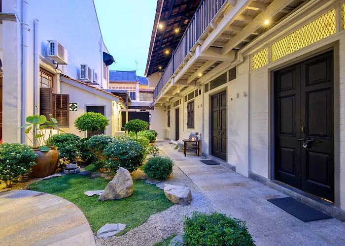 Noordin Mews