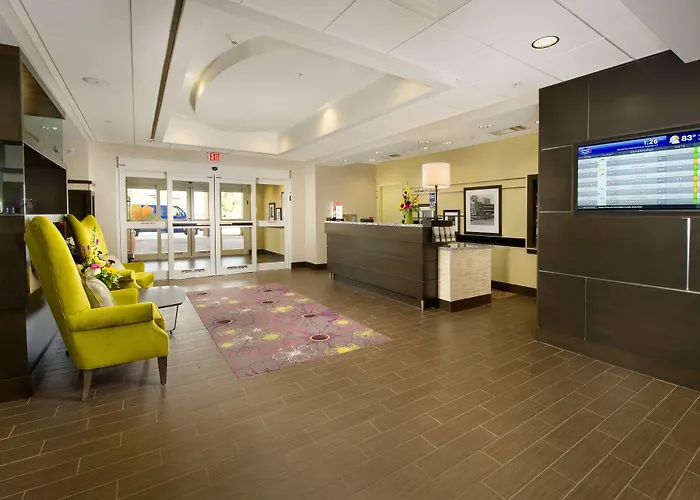 Hampton Inn & Suites - Buffalo Airport