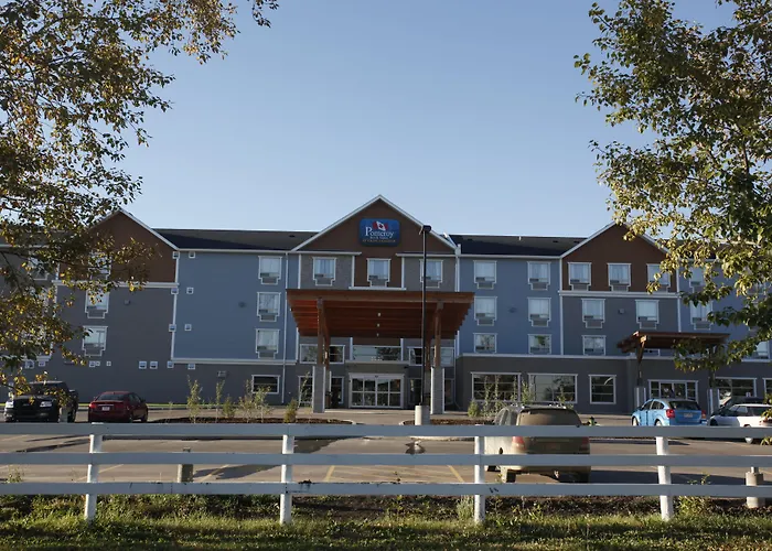 Pomeroy Inn & Suites At College