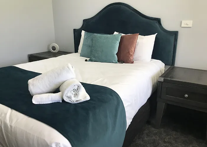 Town & Country Motor Inn