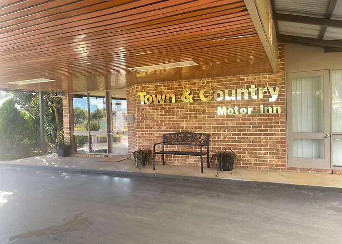 Town & Country Motor Inn