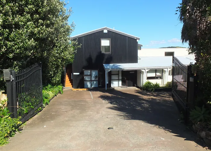 Le Chalet Waiheke Apartments