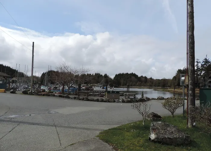 Bayshore Waterfront Inn