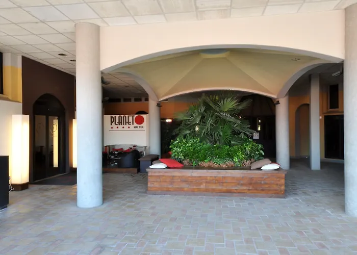 Planet Hotel