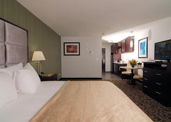 Paradise Inn And Suites Redwater