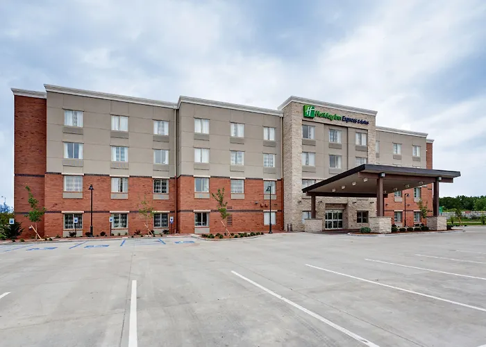 Holiday Inn Express & Suites Manhattan By Ihg