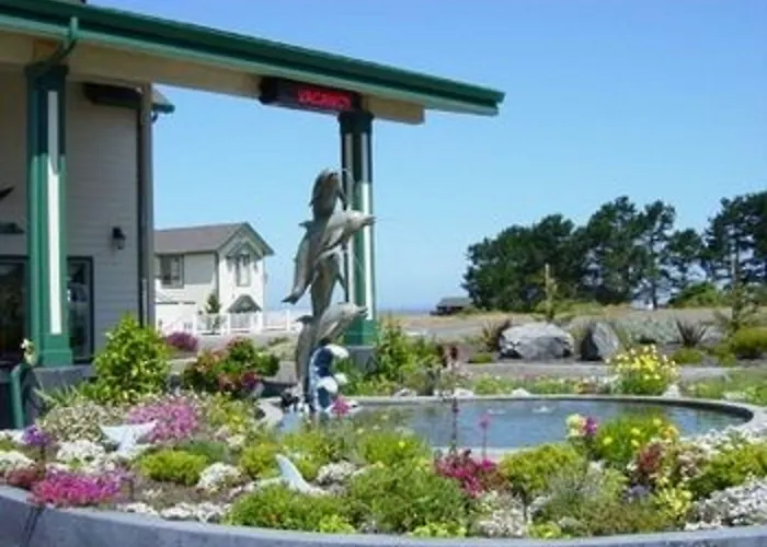Emerald Dolphin Inn & Mini Golf