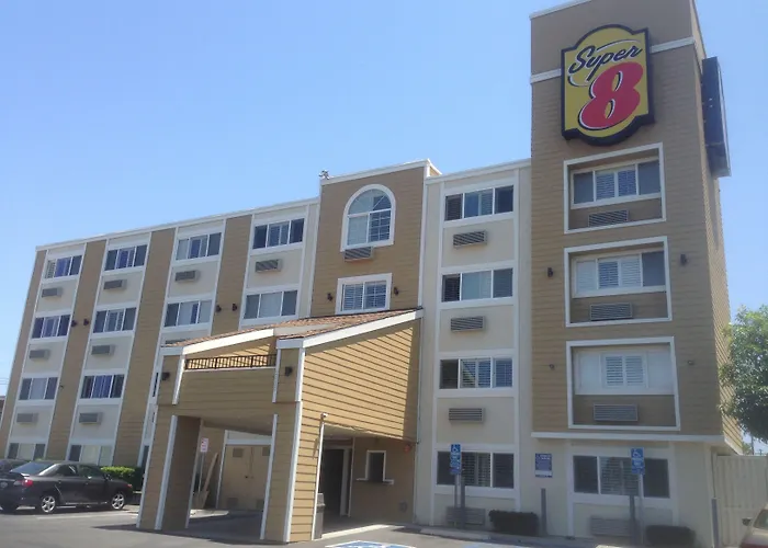 Super 8 By Wyndham National City Chula Vista