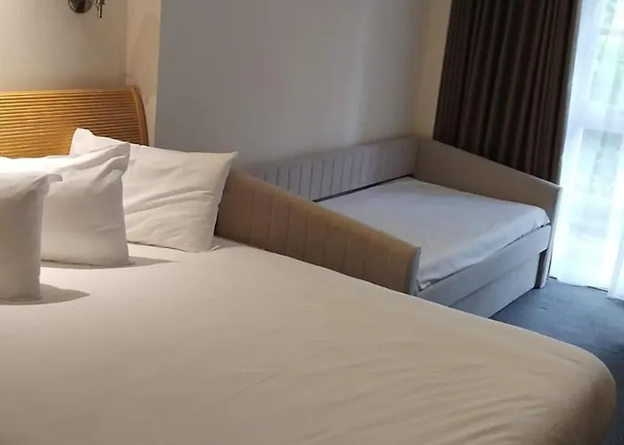 London Thames Lodge By Dancenter Near Thorpe Park