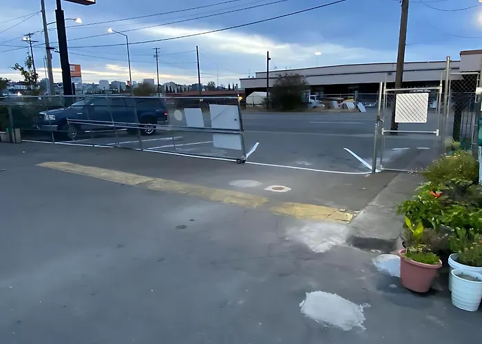 Tacoma Center Motel
