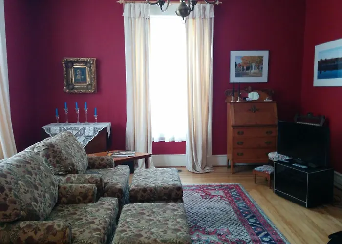 Fairmont House Bed & Breakfast