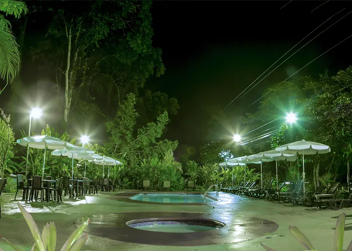 Hotel La Isla Inn