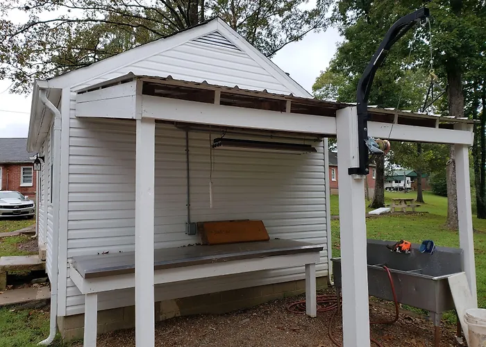 Early American Motel