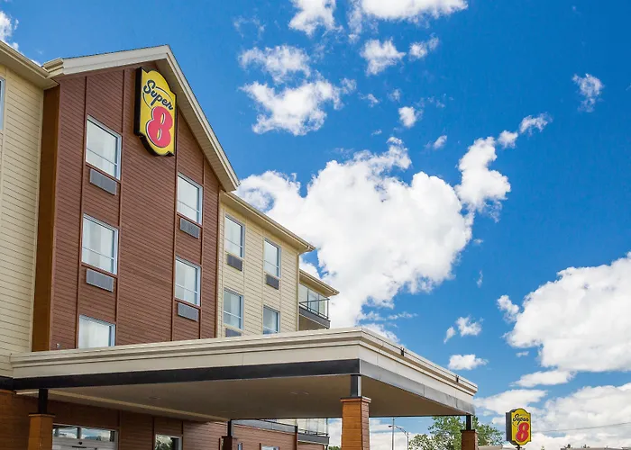 Super 8 by Wyndham Mont Laurier
