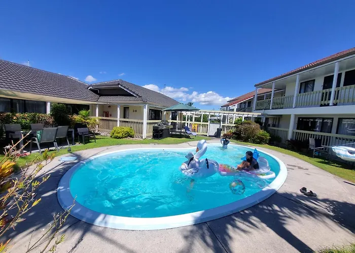 Summit Motor Lodge