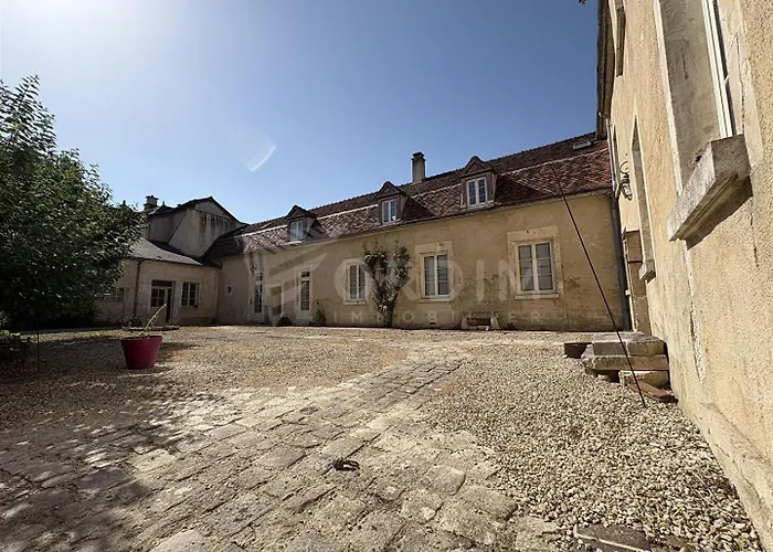 Logis Hostellerie des Clos Chablis