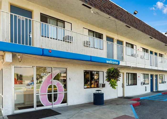 Motel 6-, Mt
