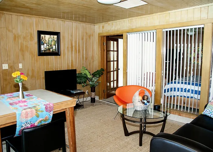 Live Oaks Bed And Breakfast