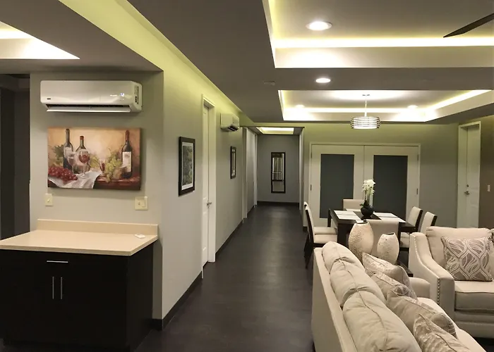 Days Inn & Suites By Wyndham Port Arthur